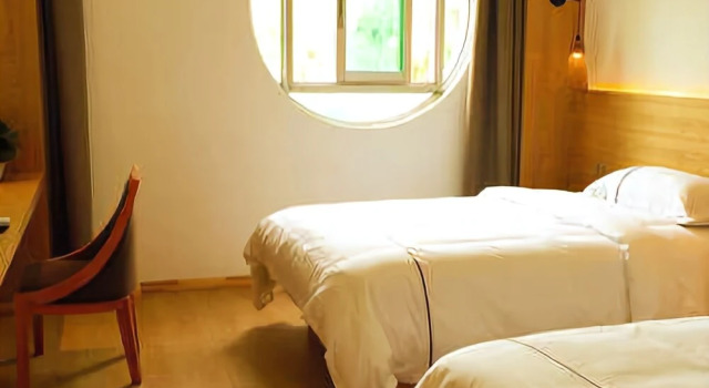 Dongxing Jinghui Hotel, Prenota Hotel Fangchenggang Guangxi