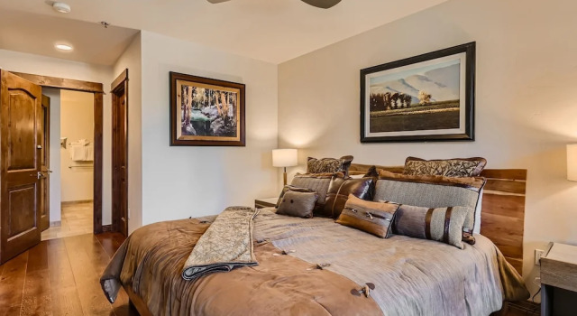 Bluesky 505 4 Bedroom Condo by RedAwning