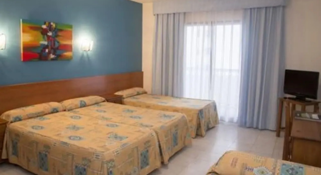 Четырёхместный номер Standard с балконом Jaime I Hotel Peñiscola