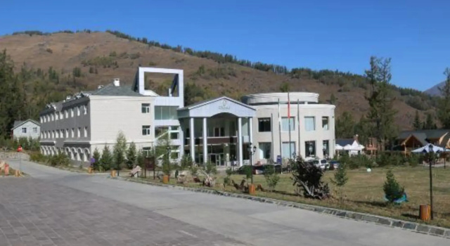 The Four Seasons Amusement Hotel Kanas, Boek Hotel Altay Xinjiang