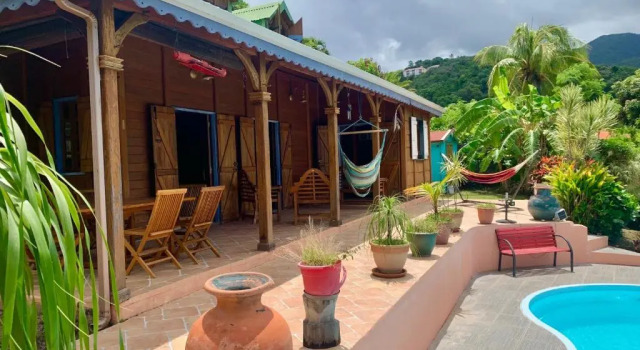 VILLA TI'ROUCOU 3 étoiles - vue mer et piscine privée sans vis à vis, Rezerwuj Willa Domki letniskowe w Basse-Terre, Domek