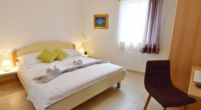 Ideal getaway flat with pool and rumpus room, Book Hotel Tar Poreč Riviera