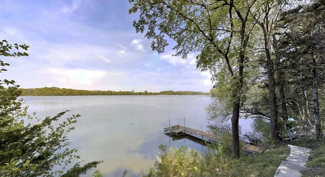 Коттедж с 3 комнатами Lakefront Hideaway