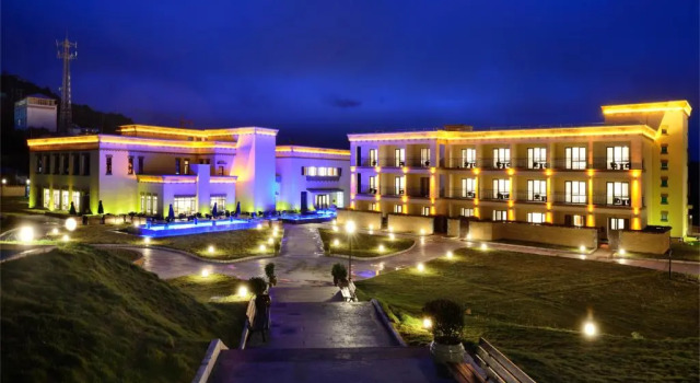High Mountain Resort Deqin, Book Resort Deqin Yunnan