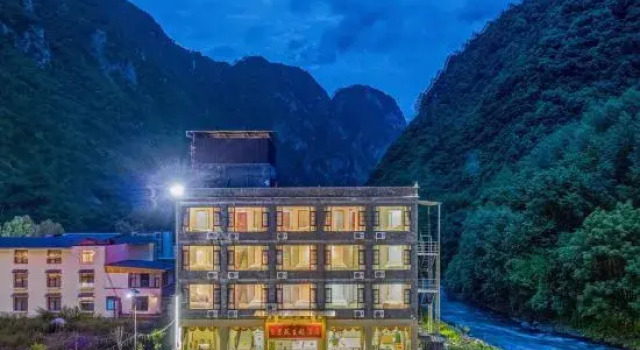 Lixian Yujingyuan Theme Hotel（Bipenggou Scenic Area · Lixiao Road Store）, Buchen Sie Hotel Wenchuan Sichuan