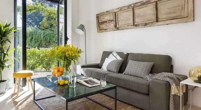 Great and Brand new 3 Bd Apart in Santa Cruz Quarter Santa Teresa III, Забронировать Отель Бизнес-отели Севильи, рядом с Оспиталь-де-лос-Венераблес, 4* 5*