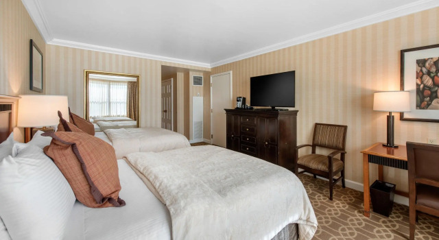 Четырёхместный номер Deluxe Omni Interlocken Hotel