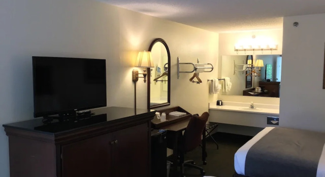 Четырёхместный номер Classic Brookwood Inn Branson