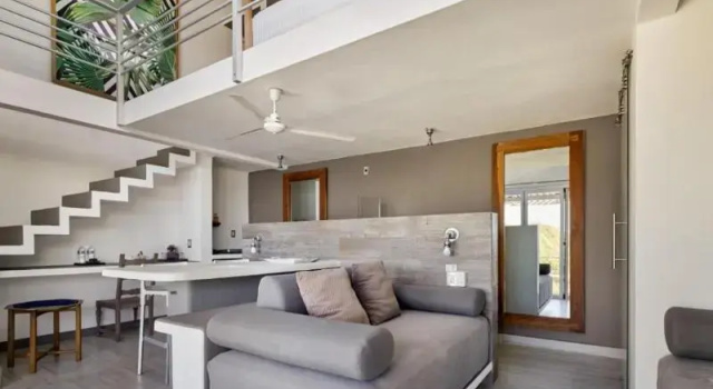 Люкс c 1 комнатой с балконом Villa Aikia