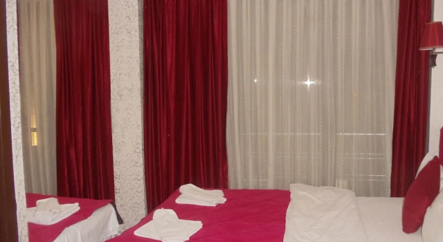 Трёхместный номер Standard c 1 комнатой с балконом Ares Hotel