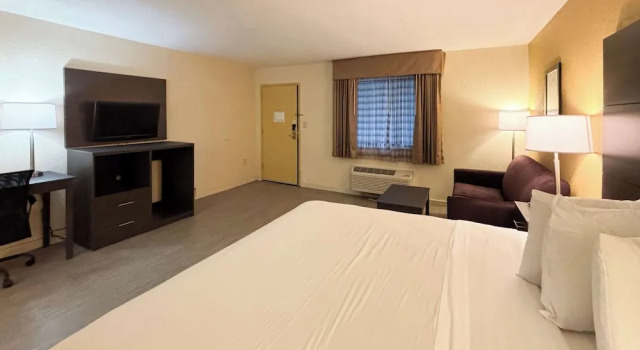 Люкс Standard Motel 6 Charlotte, NC Northlake