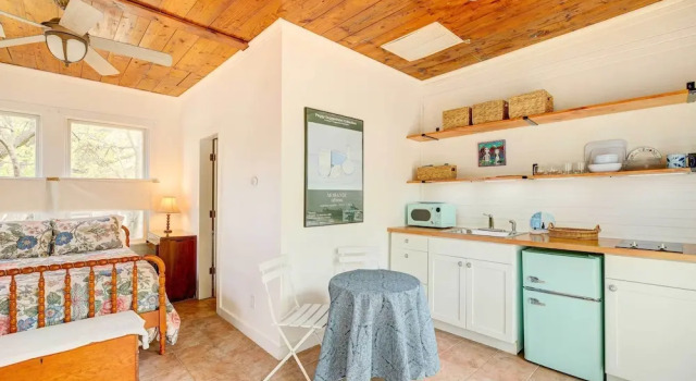 Pet-friendly Garden Studio in Woodland Heights!