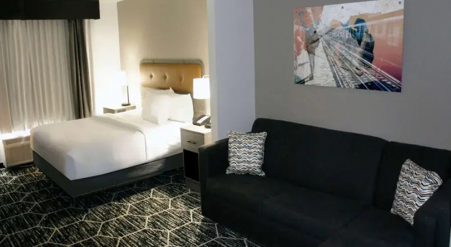 Двухместный люкс La Quinta Inn & Suites by Wyndham Meridian