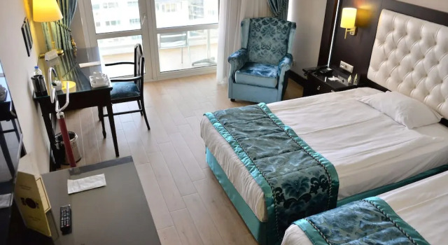 Двухместный номер Standard с балконом и с видом на город Ege Palas Business Hotel