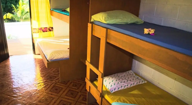 Кровать в общем номере (мужской номер) The Beehive Fiji
