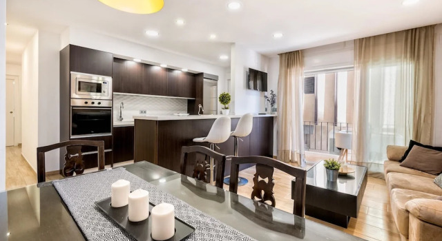 First Line Fuengirola Marina Apartment with Stunning Sea Views