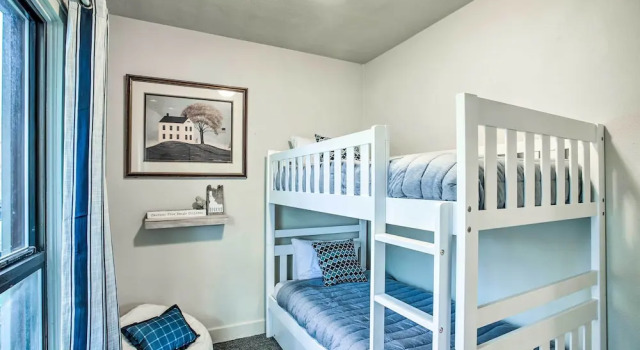 Коттедж High-end & Homey Family Abode: Walk Downtown!