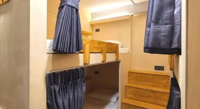 Кровать в общем номере (мужской номер) LALA VIANCO BUSINESS Hotel