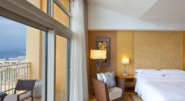 Люкс с видом на море Four Points by Sheraton Shenzhou Peninsula Resort