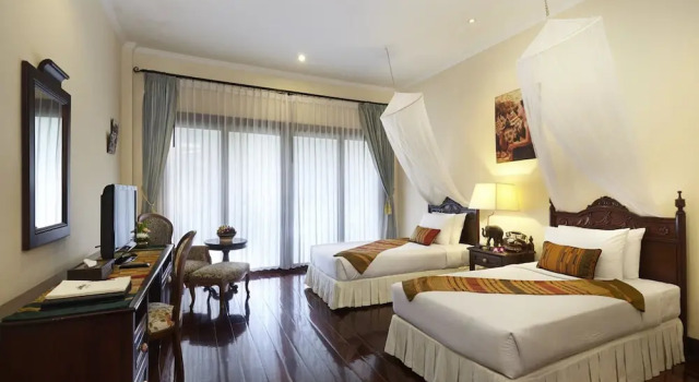 Полулюкс Santi Resort & Spa