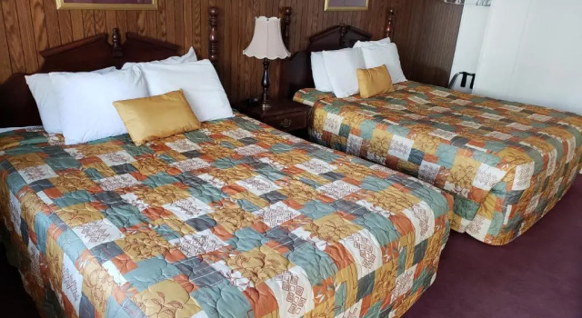 Четырёхместный номер Deluxe Mother Lode Lodge