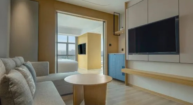 Люкс Deluxe Courtyard by Marriott Foshan Gaoming