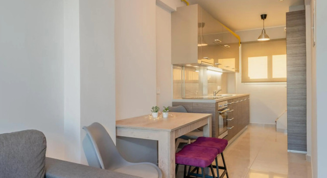Sunny penthouse w/ Acropolis view next to metro