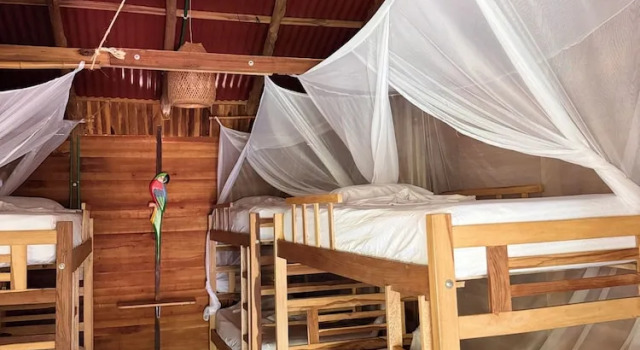 Кровать в общем номере La Finca Lorena Tayrona