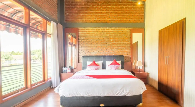Suite OYO 900 Villa Buleud