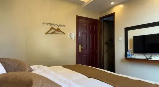 Люкс с 5 комнатами с балконом Huanlege Hotel
