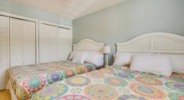 Emerald Isle Condo Near Beach w/ Screened Porch!