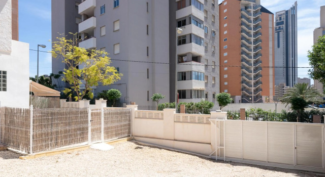 Apartamento Loft con terreno privado y parking compartido - a 800m de Playa Poniente, Забронировать Апартаменты/квартира Отели Бенидорм с парковкой, рядом с Пляж Ла-Кала, Парковка