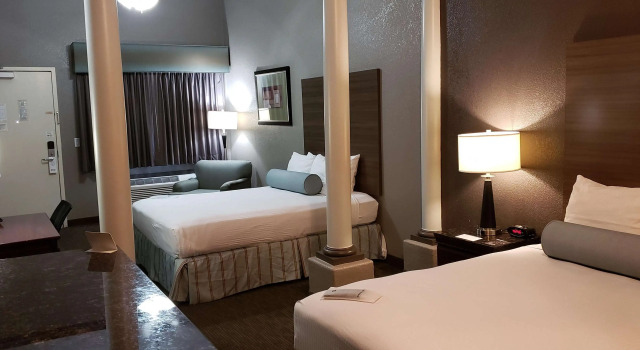 Четырёхместный люкс Best Western Plus Main Street Inn