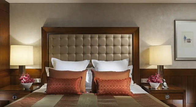 Номер Standard с красивым видом из окна Mandarin Oriental, Hong Kong