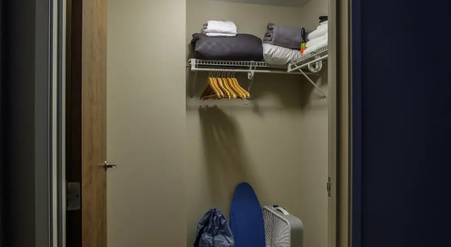 2 BR Weston Apt by Frontdesk, Забронировать Апартаменты/квартира Апартаменты Милуоки, рядом с Aurora Sinai Medical Center, Апартаменты/квартира