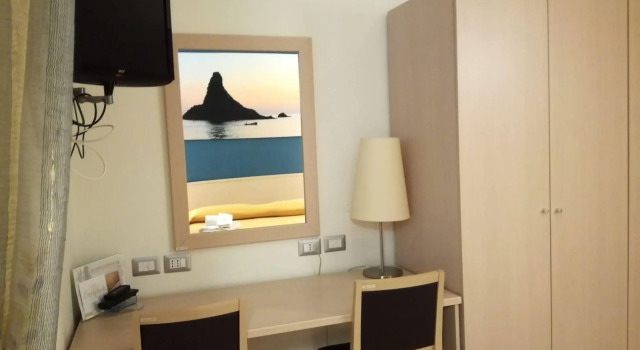 Hotel Residence Empedocle, Забронировать Отель Отели Мессины с завтраком, рядом с Церковь святейшей Аннуциаты Каталанской, Завтраки