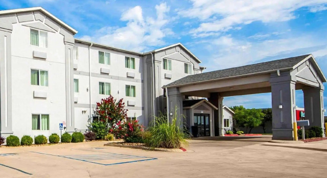 Люкс Comfort Inn & Suites Ponca City near Marland Mansion