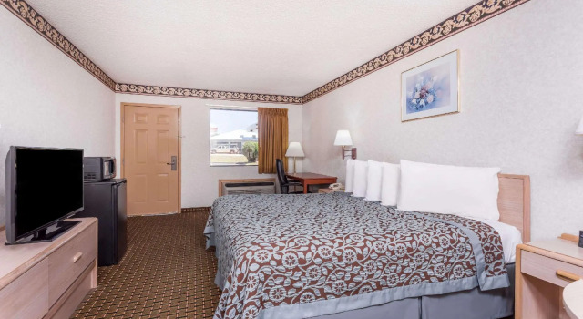 Двухместный номер Standard Days Inn by Wyndham Byron