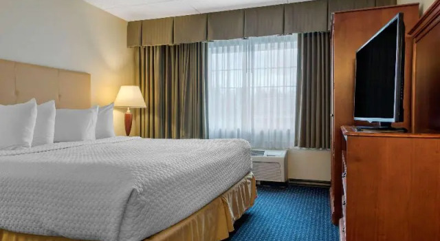 Люкс Standard Quality Hotel Conference Center Cincinnati Blue Ash