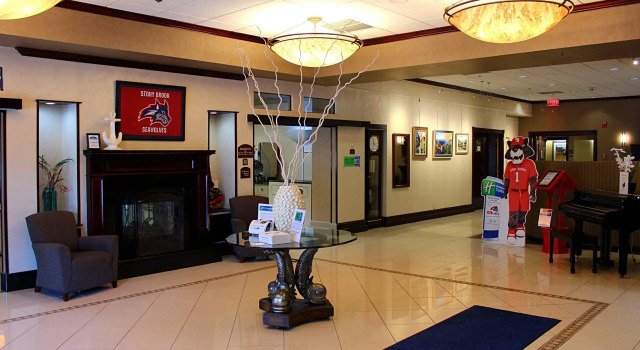 Holiday Inn Express Stony Brook-Long Island, an IHG Hotel, Buchen Sie Hotel Hotels in Long Island mit Parkplatz, Parkplätze