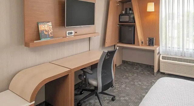 Двухместный люкс c 1 комнатой Courtyard by Marriott Portland Airport
