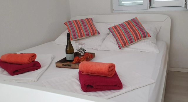 Apartmani Sara Marija, Book Hotel Hoteller i Karlobag med parkering, Parkering