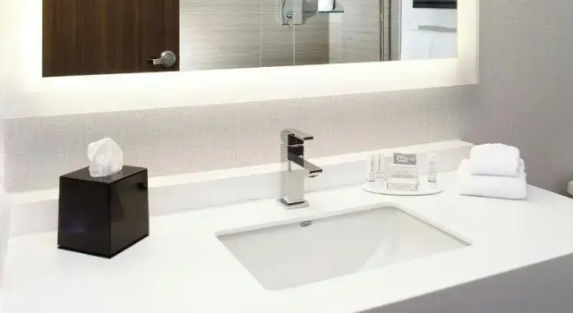 Четырёхместный номер Standard Courtyard Akron Downtown