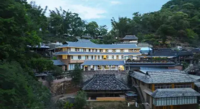 Aileng Serenity Lodge, Rezerwuj Hotel Hotele w Pu'er z parkingiem, Parking