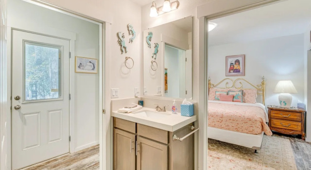 Community Pool & On-site Farm: Placerville Cottage, Reserva ahora Casa o chalet Placerville California