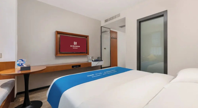 Двухместный номер Superior с видом на город Borrman International Hotel Guangzhou Meihuayuan Subway Station Branch-Free one-way shuttle bus to the exhibition venue during the Canton Fair - Paid airport pickup service available