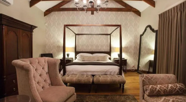 Номер Premier Under Oaks Guesthouse