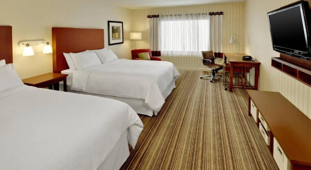 Четырёхместный номер Standard Four Points by Sheraton Cambridge Kitchener, Ontario