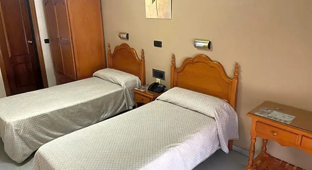 Hotel Lusitania, Centro Ciudad, Parking Privado, Забронировать Отель Отели Мерида с парковкой, рядом с Национальный музей римского искусства, Парковка
