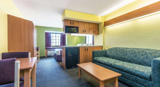 Двухместный люкс Deluxe Microtel Inn & Suites by Wyndham Auburn